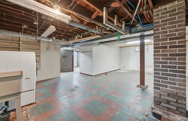 Building Photo - Discover Comfort & Charm in a Prime Location: 2BD/1B Single-Family Home!
