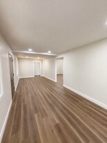 Building Photo - 14135 S La Salle St