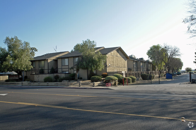 Building Photo - Pepper Tree Apartments