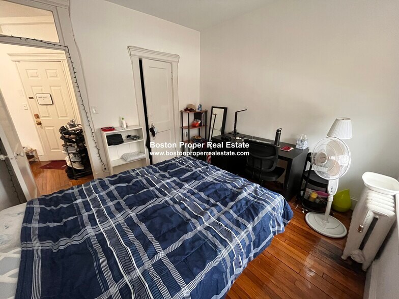 Building Photo - 50 Charlesgate E