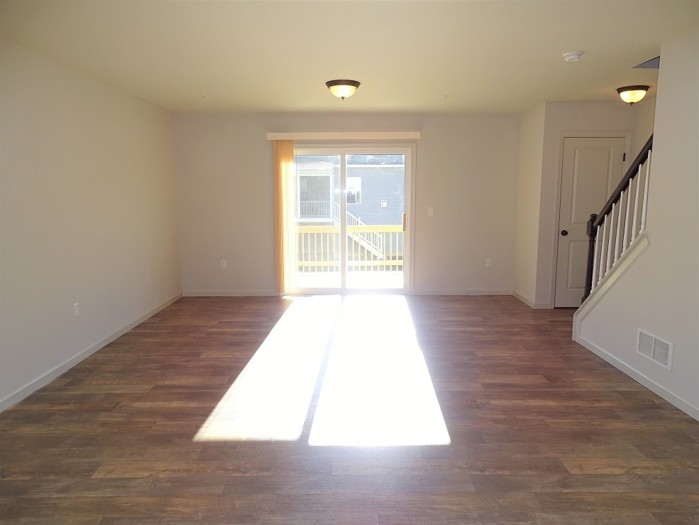 Building Photo - 228 Lakeside Xing