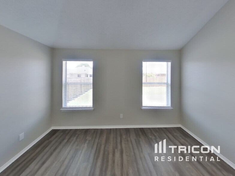 Building Photo - 945 Carlin Ln