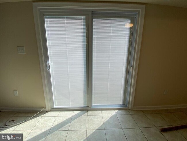 Building Photo - 5152 Cottonwood Ct