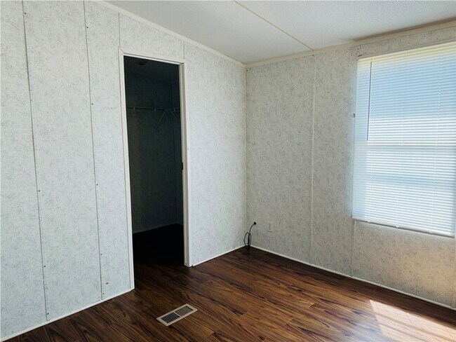 Building Photo - 5389 Riverview Dr