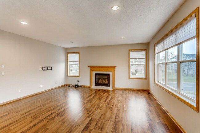 Building Photo - 7586 Inland Ln N