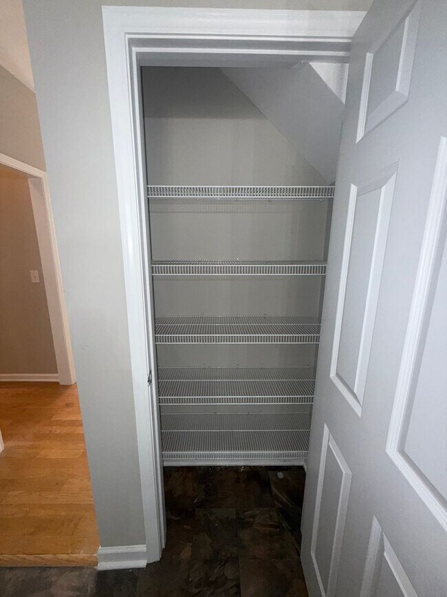 Building Photo - Three Bedroom Townhouse in Regent Park!