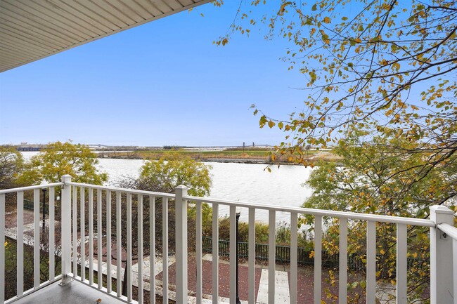 Building Photo - 80 Lyon Ct