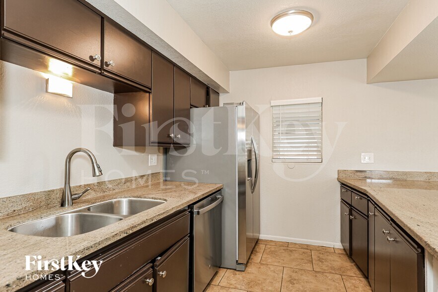 Building Photo - 4606 W Rose Ln