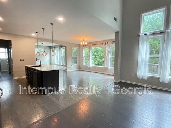 Building Photo - 3816 Thackary Dr