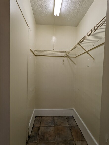 Building Photo - 11 Barrows St