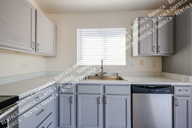 Building Photo - 4138 W Charter Oak Rd