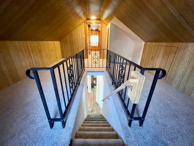 Building Photo - 2+ Bed / 1 Bath Charming House (with basement) in Sellwood