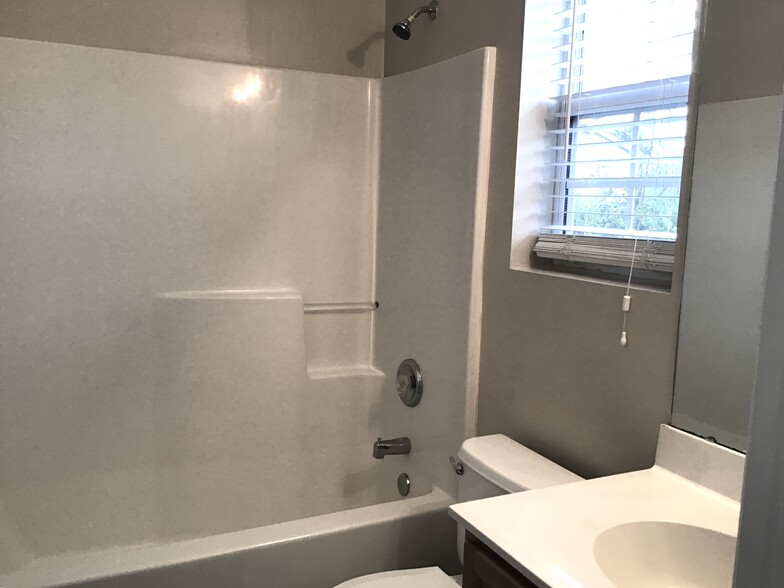 Building Photo - 202 Curico Ln