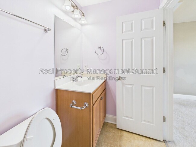 Building Photo - 350 Marquette Ct