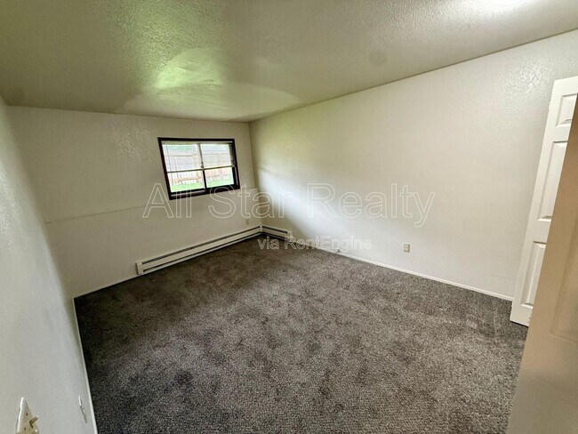 Building Photo - 211 McCarrey St