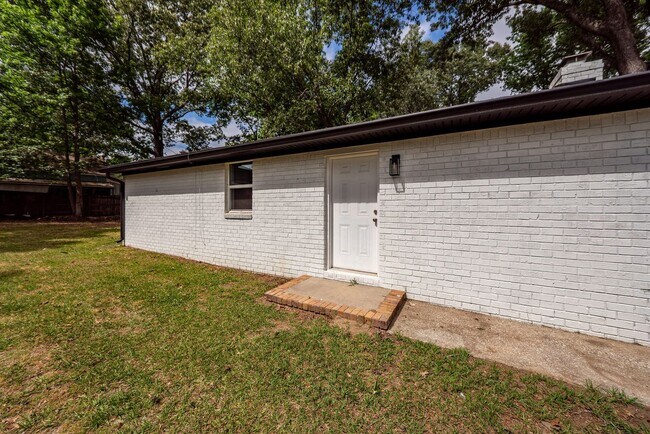 Building Photo - 3 Bedroom, 1 Bathroom Home in Willowbrook - Goose Creek