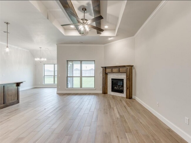 Building Photo - You Could Call This Beautiful 4-Bed, 2-Bat...