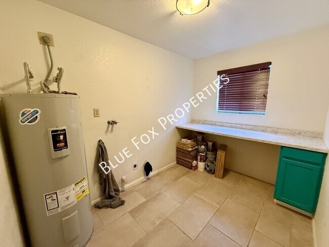 Building Photo - 7650 N Rasmussen Ave