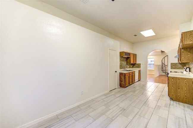 Building Photo - 16830 Scenic Gardens Dr