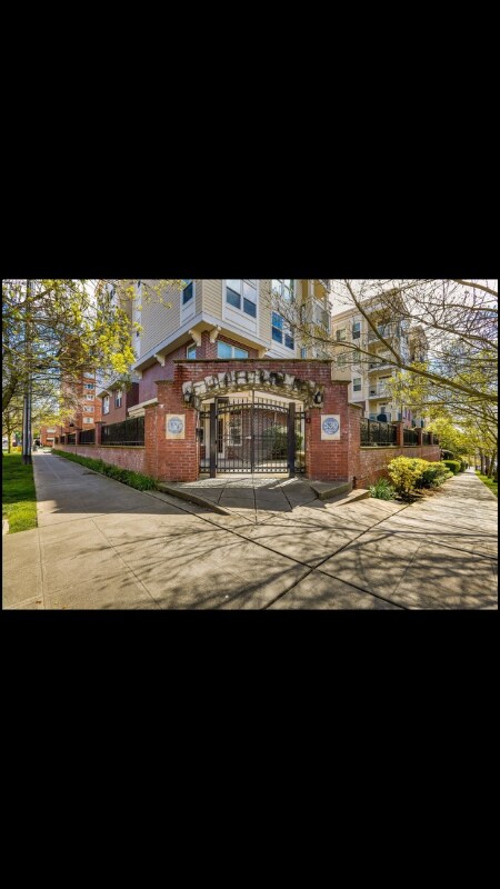 Primary Photo - 530 4th Ave W