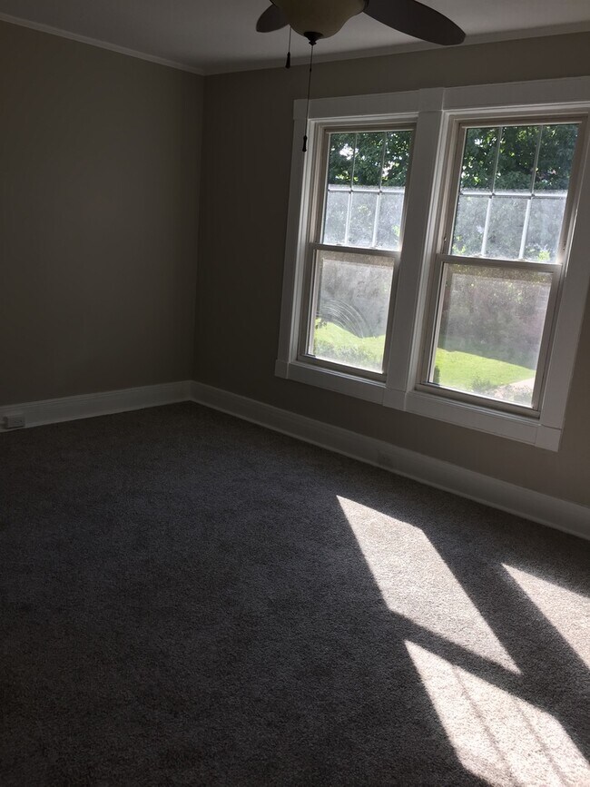 Building Photo - 3 Bedroom House for Rent