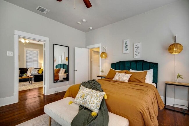 Building Photo - Fully Furnished 3 bedroom 2 bath  for 2 weeks or a Month stay