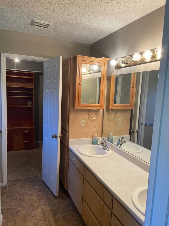 Building Photo - 4557 Shingle Oak Ln