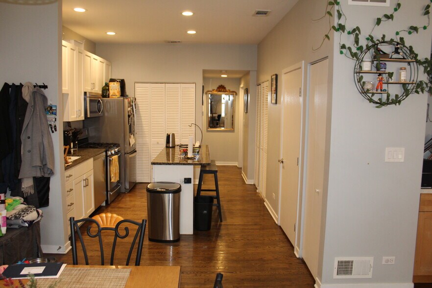 kitchen + hallway with room access - 946 W Fry St