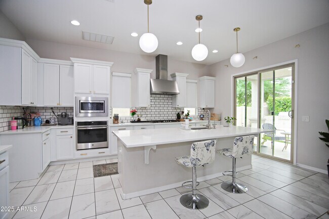 Building Photo - 947 E Ladbroke Way