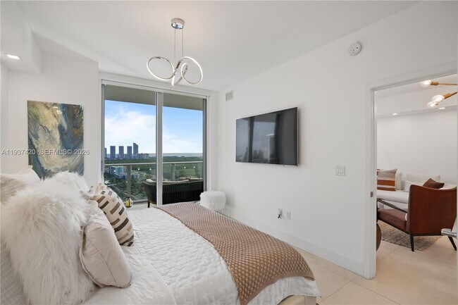 Building Photo - 16385 Biscayne Blvd