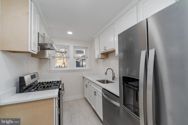 Building Photo - 116 S Durham St