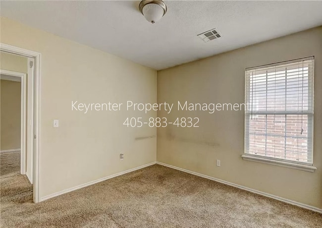 Building Photo - Gorgeous 3 bedroom 2 Bath and 2 Car Home in the Heart of Yukon