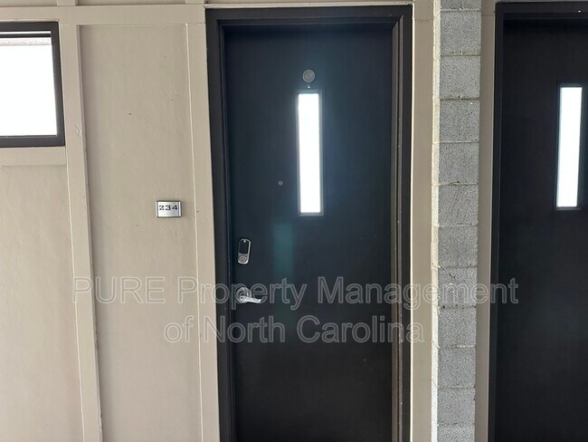 Building Photo - 2116 McClintock Rd