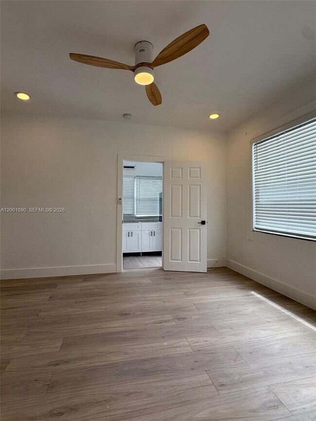 Building Photo - 12906 NE 6th Ave