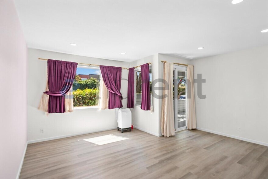 Building Photo - Unit 101