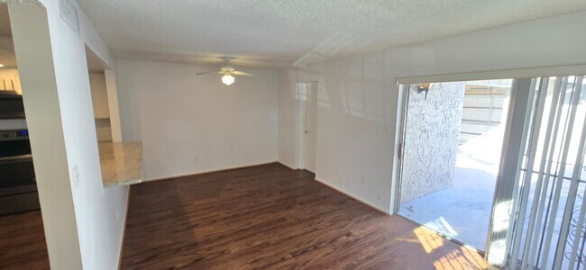 Building Photo - 824 Town Cir