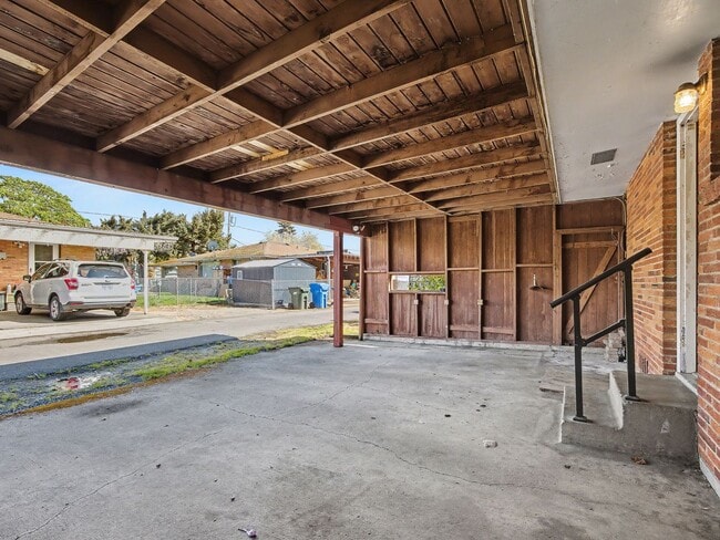 Building Photo - CHASD02