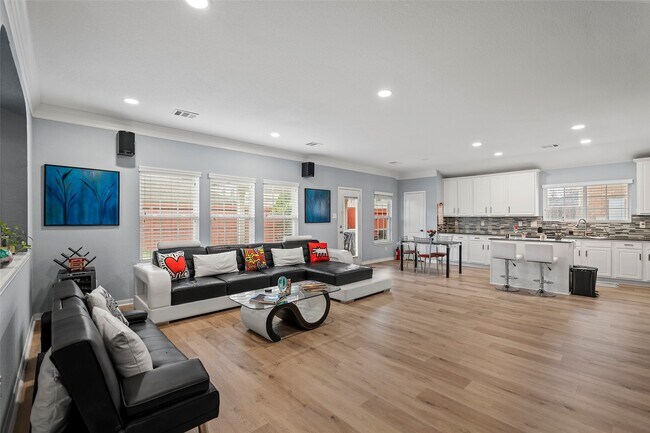 Building Photo - 16711 Canyon Whisper Dr