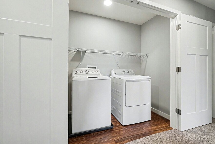 Building Photo - 120 Hart Ln