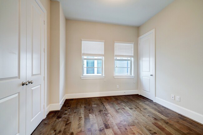 Building Photo - 5453 Larkin St