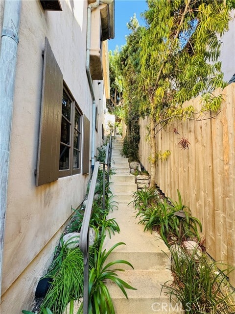 Building Photo - 573 Temple Hills Dr