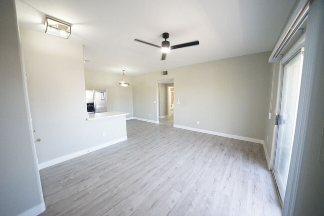 Building Photo - 5655 E Sahara Ave