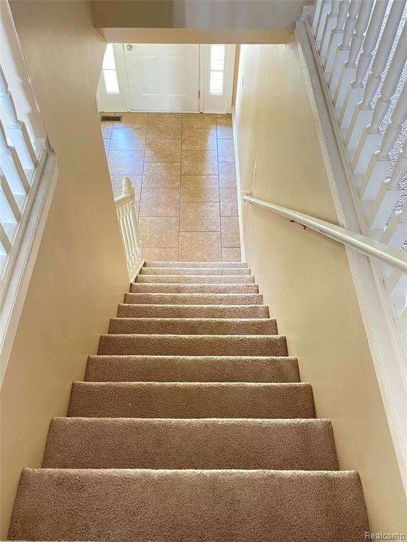 Building Photo - 1215 Oaklawn Dr