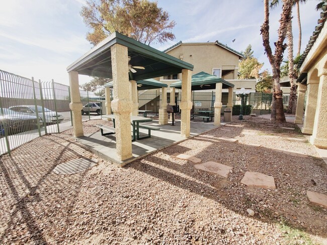 Building Photo - CUTE GATED 2BD/2BA CONDO IN LAS VEGAS!