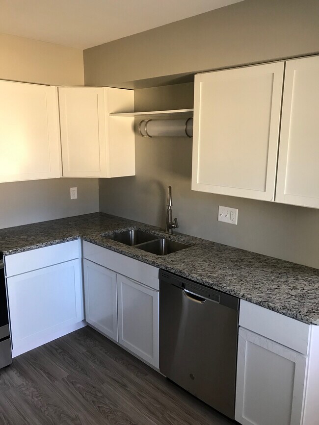 Building Photo - 435 E Woodlawn Pl