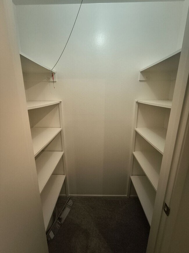 Building Photo - TOP FLOOR 1BD/1BATH Condo Available For Rent at the Watergate Community in Emeryville!!!!