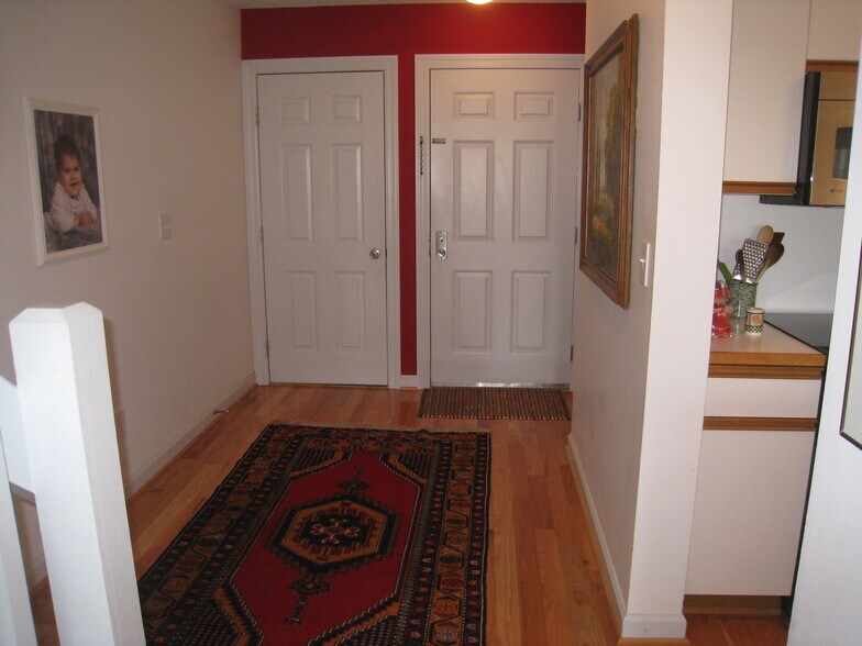 Building Photo - 5472 Baneberry Ave