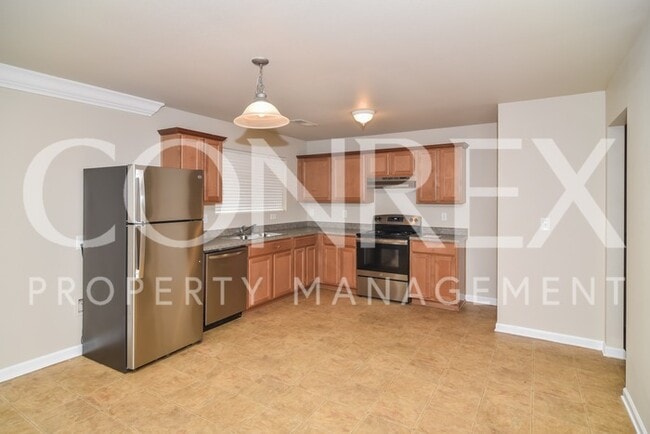 Building Photo - Spacious Two Story Home