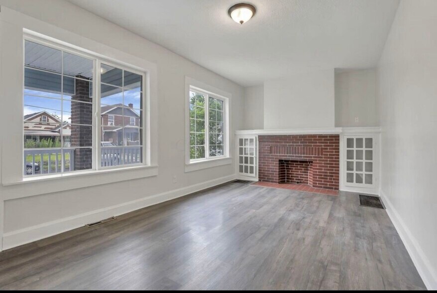 Living Room - 1364 S Champion Ave