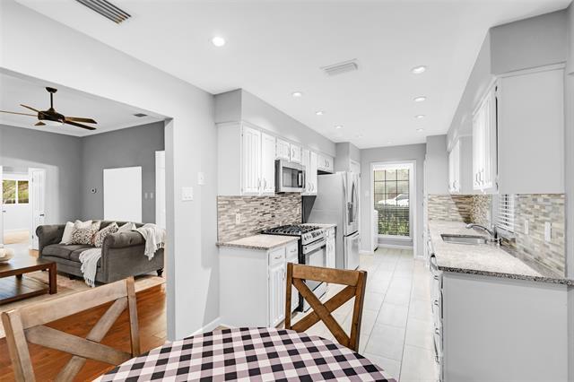 Building Photo - 2600 Summertree Dr